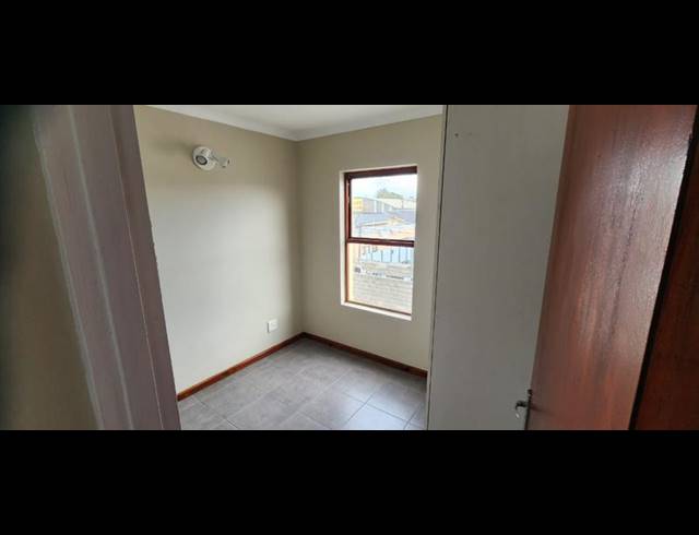 2 BEDROOM PROPERTY TO RENT IN GOODWOOD CENTRAL